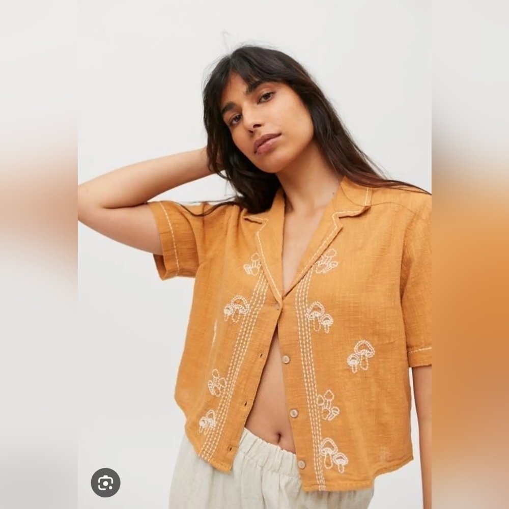 Urban Outfitters Rare Mushroom Embroidered Button Up T-Shirt Women's Size XS